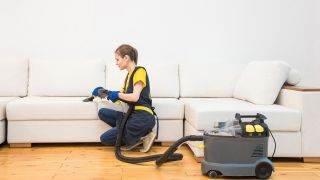 Kárpittisztítás, bútorszövet tisztítás permetextrakciós géppel a Kaerchertől - Takarító Kommandó - takarító cég